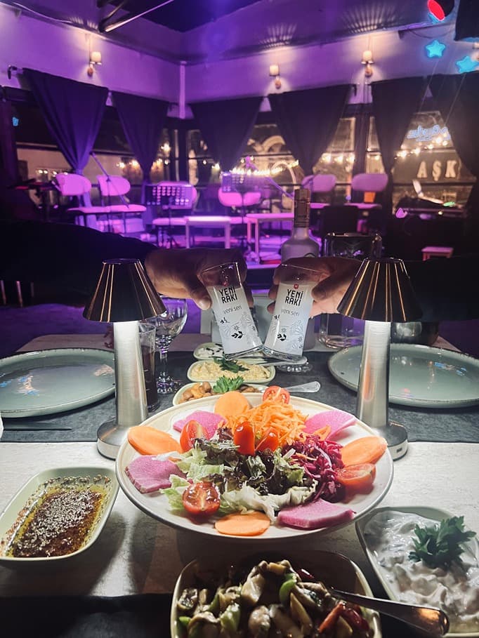 Mango Garden İs Sahne 