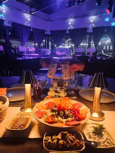 Mango Garden İs Sahne Mango Garden İs Sahne